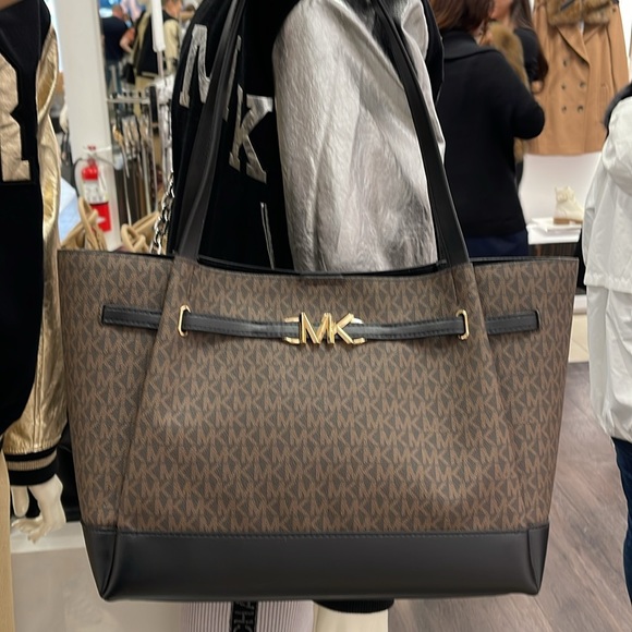 MICHAEL KORS
Reed Large Logo Belted Shoulder Tote Bag
Brown/Black 
NWT - Picture 15 of 16